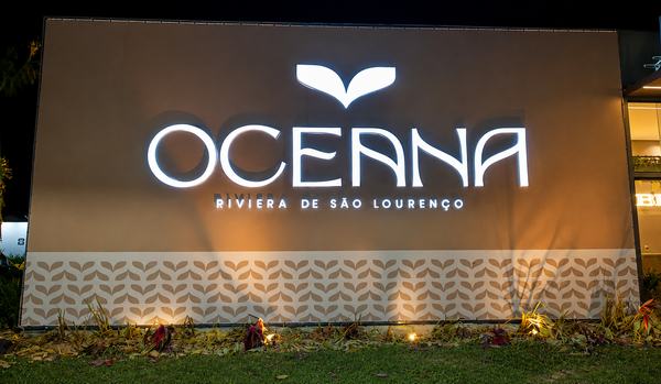 Letra caixa do Oceana Riviera de São Lourenço, iluminada