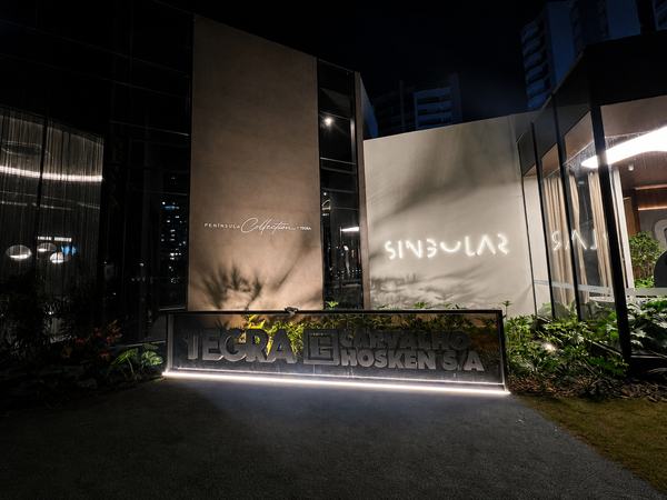 Letra caixa da Tegra e Carvalho Hosken, à noite